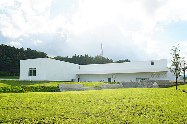 青森県立美術館
