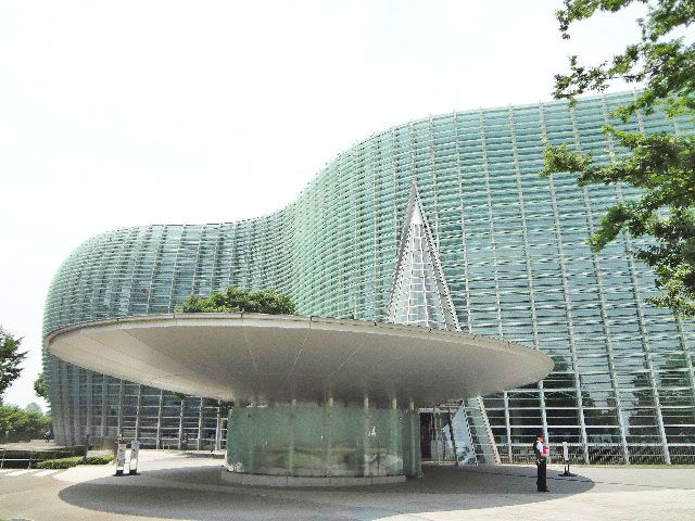 国立新美術館