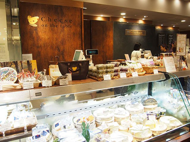 チーズ オン ザ テーブル