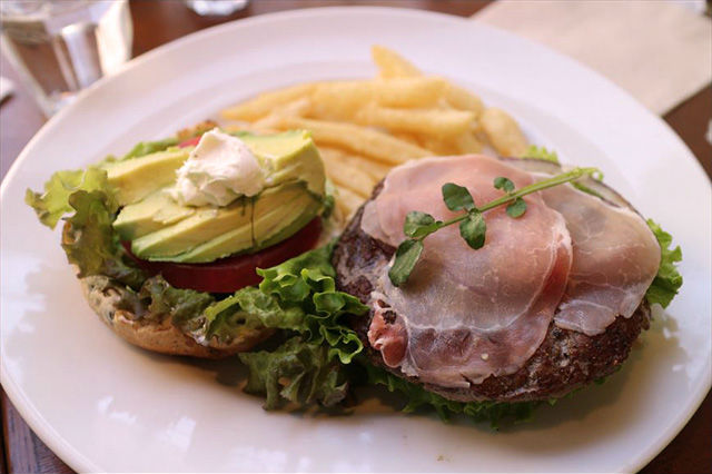 J.S.BURGERS CAFE 原宿店