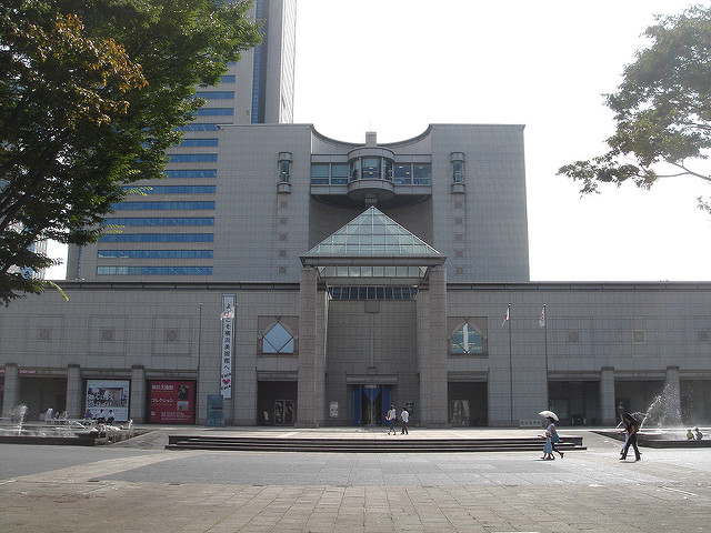 横浜美術館