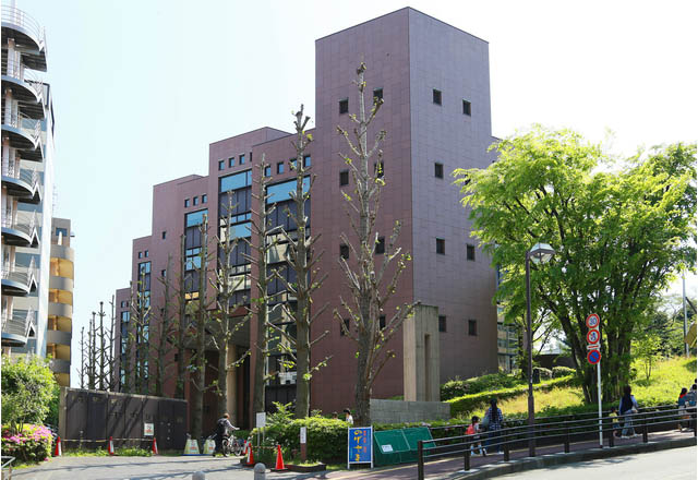 横浜市中央図書館