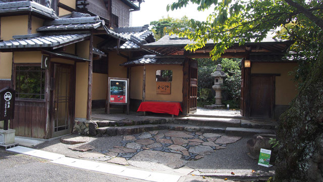 【恋愛成就の電話ボックス】よーじや銀閣寺店 ショップ&カフェ