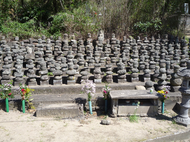 五輪石塔群