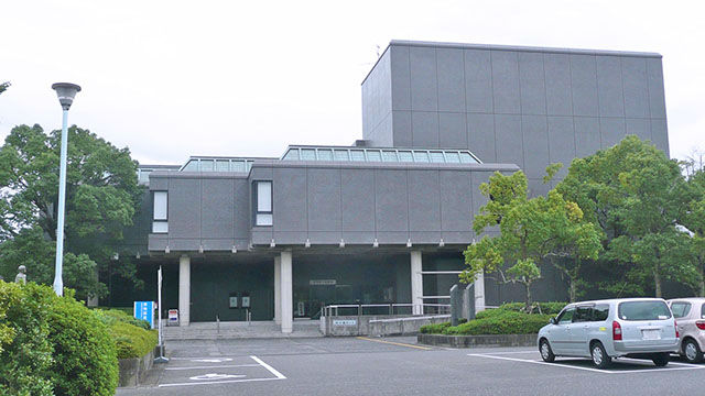 佐賀県立美術館