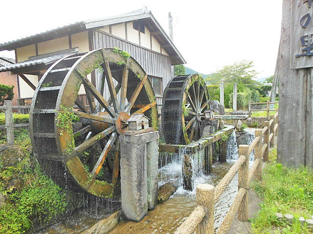 水車の里「遊学館」